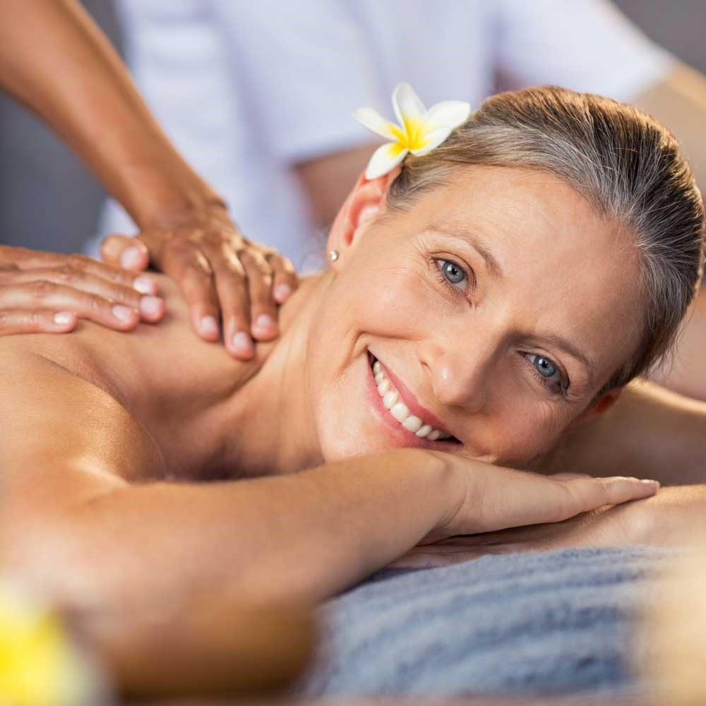 Kvinna som får massage